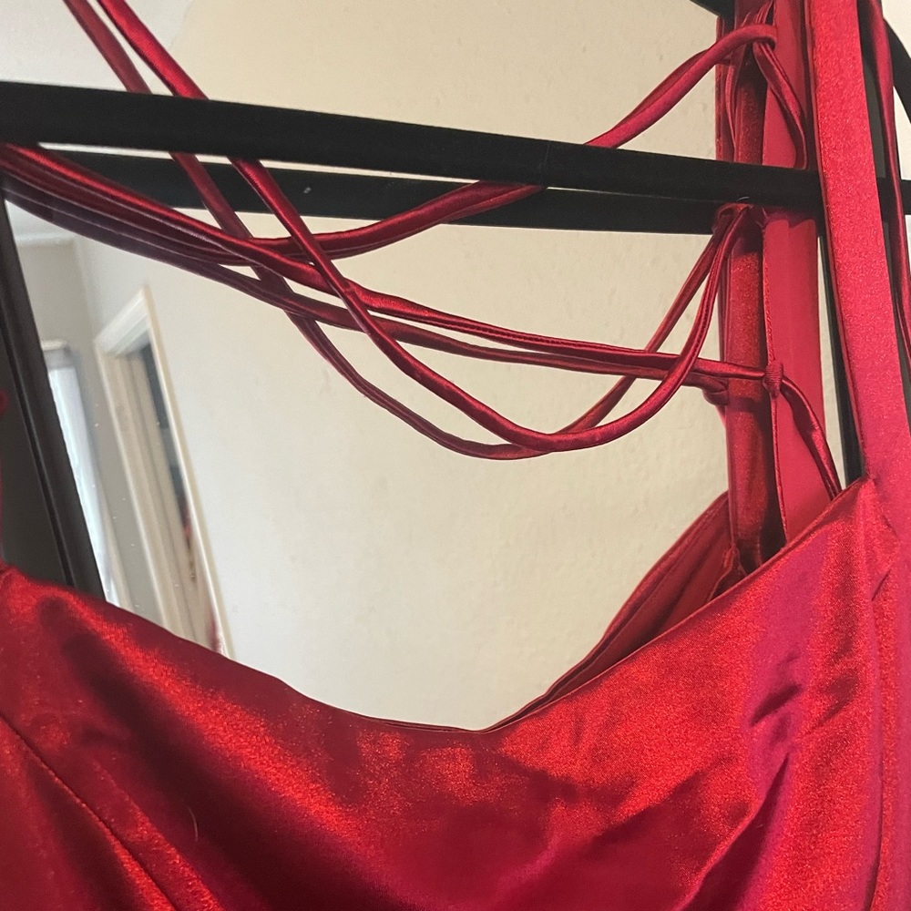 Red windsor dress with lace up back - Picture 5 of 5